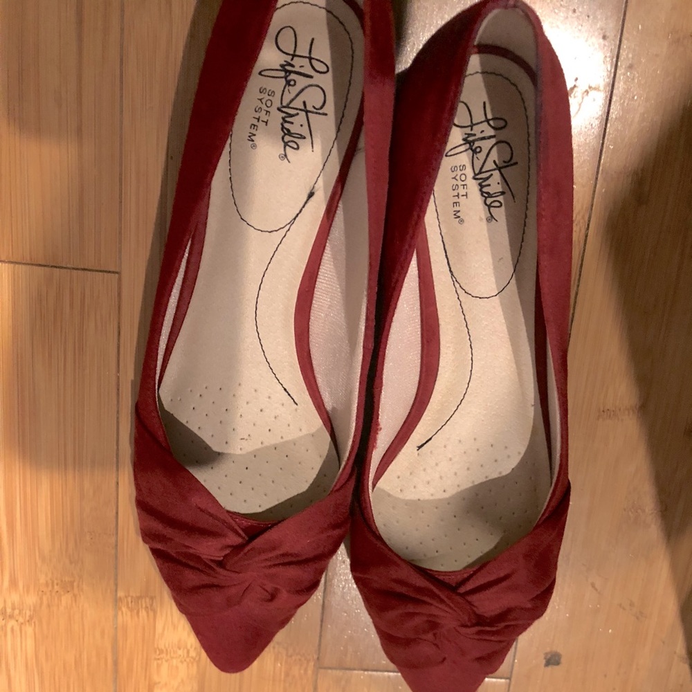 Ladies flat shoes